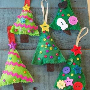 27 DIY Felt Ornaments