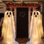 31 Spooky Halloween Front Porch Decor Ideas - Kiwi & Plums