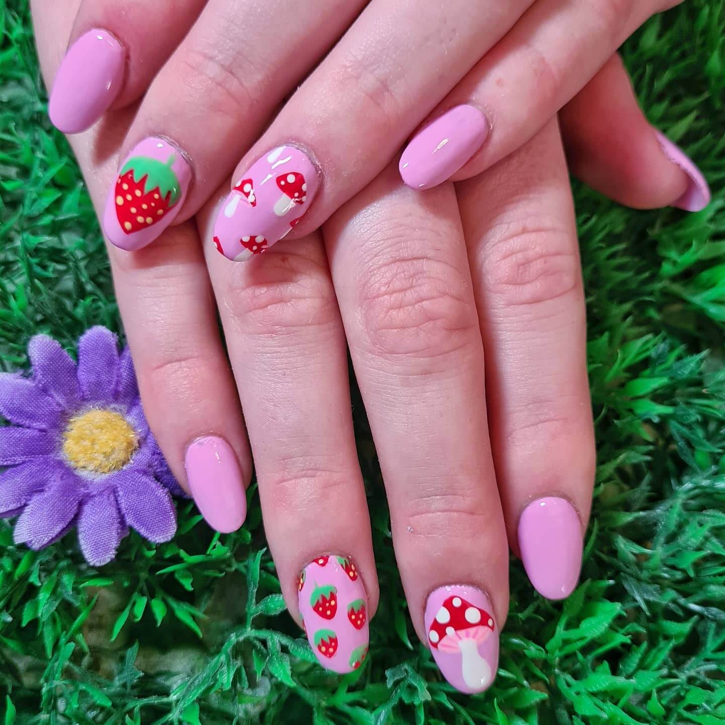 21 Trendy Strawberry Nails - Kiwi & Plums