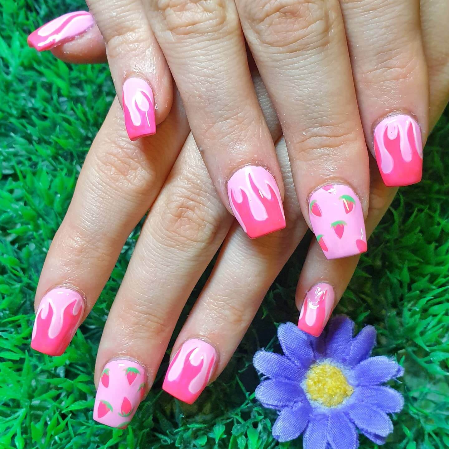 21 Trendy Strawberry Nails - Kiwi & Plums