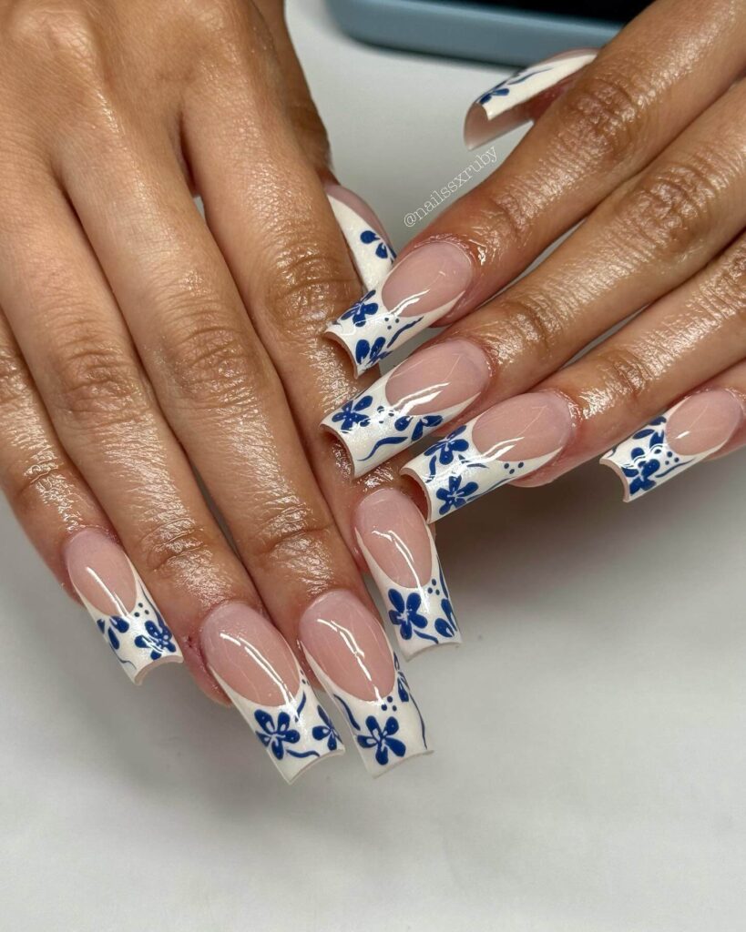 Flower nails with delicate daisy designs, perfect for a fresh spring manicure