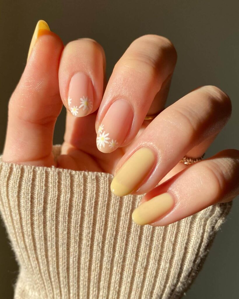 Flower nails with delicate daisy designs, perfect for a fresh spring manicure