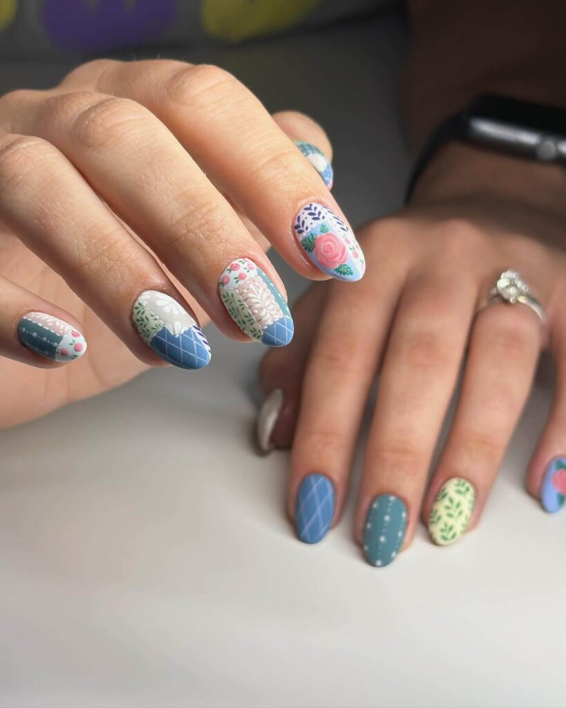 Flower nails with delicate daisy designs, perfect for a fresh spring manicure