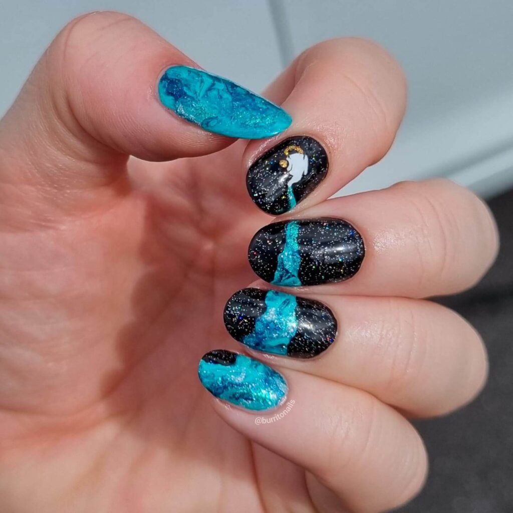 Holographic nails with chrome effects, featuring high-shine pigment and trendy mirror-like finishes for a futuristic look